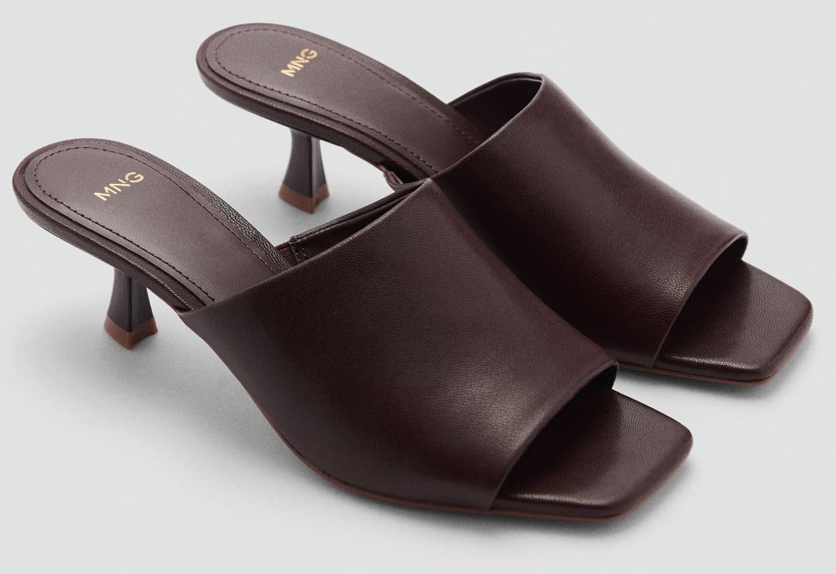 Las nuevas sandalias de piel con tacón kitten negras de Mango