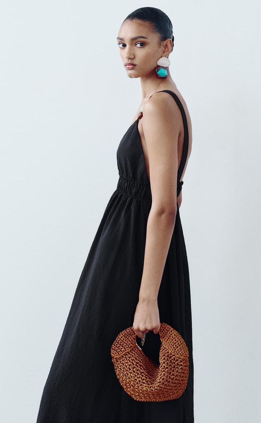 El nuevo bolso de hombro trenzado de color ocre de Zara