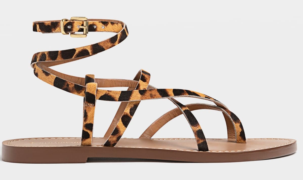 Sandalias planas con tiras de leopardo