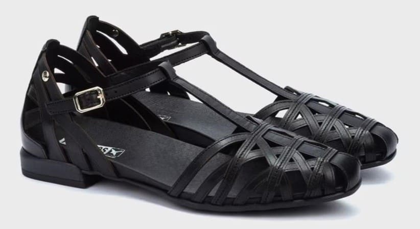 Sandalias planas de puntera cerrada