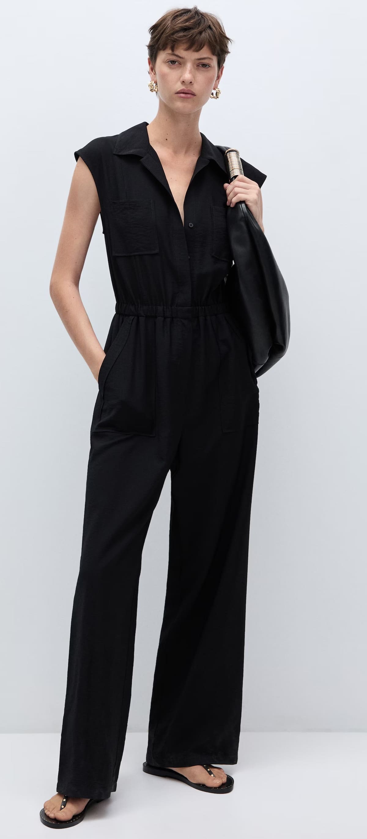 El nuevo mono con bolsillos y cuello camisero negro de Mango