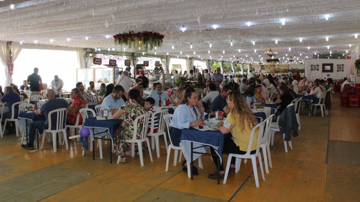 Interior de una caseta en la Feria de Jaén