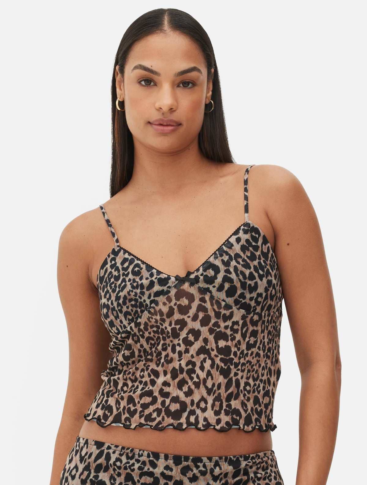 Camiseta con superposición de malla de Primark