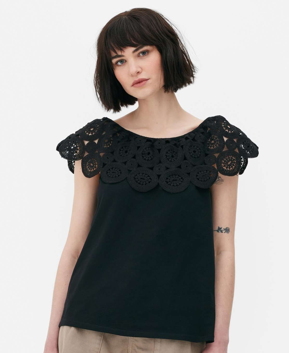 Top bardot con ribete de crochet de Primark