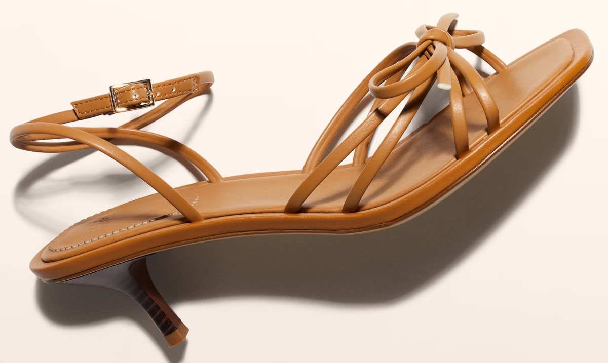 Sandalias de tacón con lazo decorativo de H&M