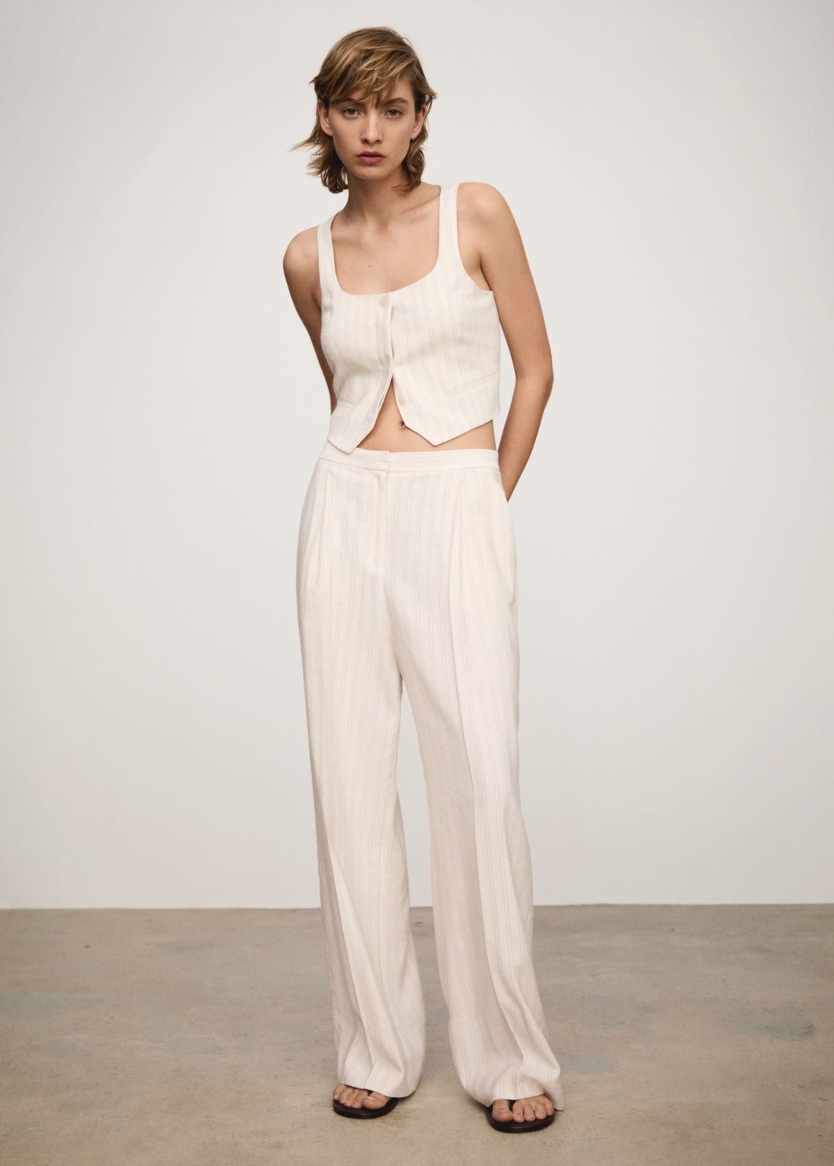 El nuevo chaleco de traje a rayas de Mango