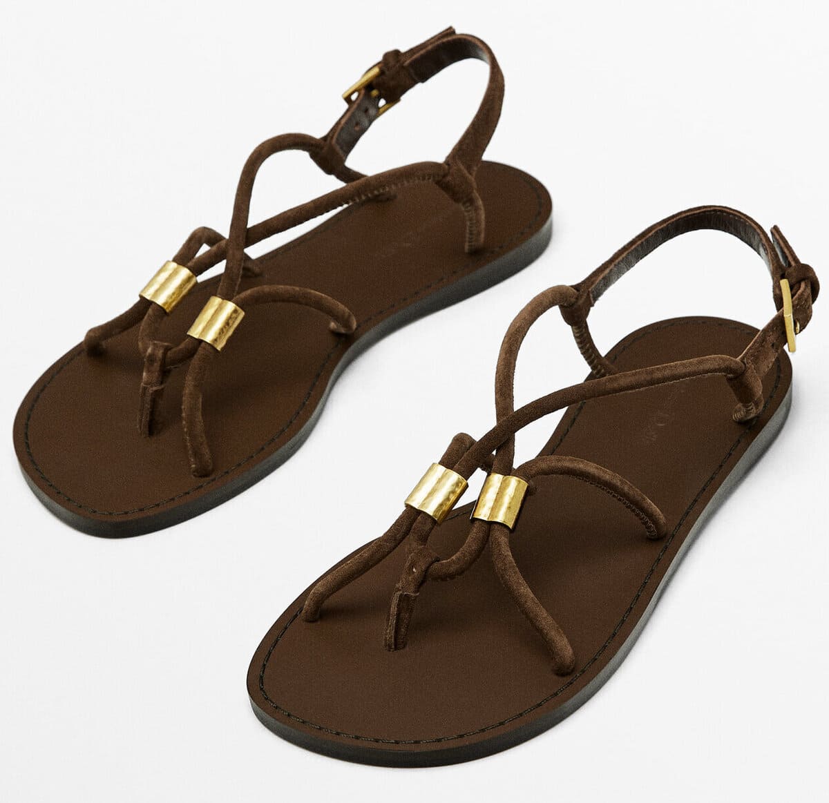 Las sandalias con tiras y detalle metálico de Massimo Dutti