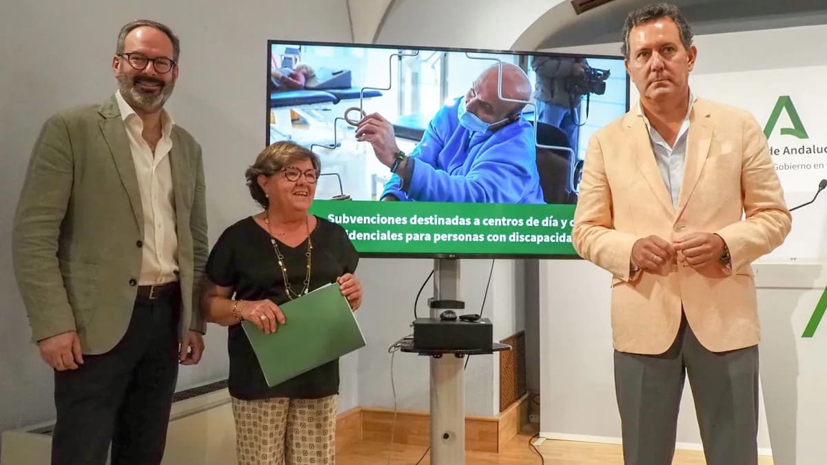 Adolfo Molina, Dolores Sánchez y José Repiso, en la convocatoria