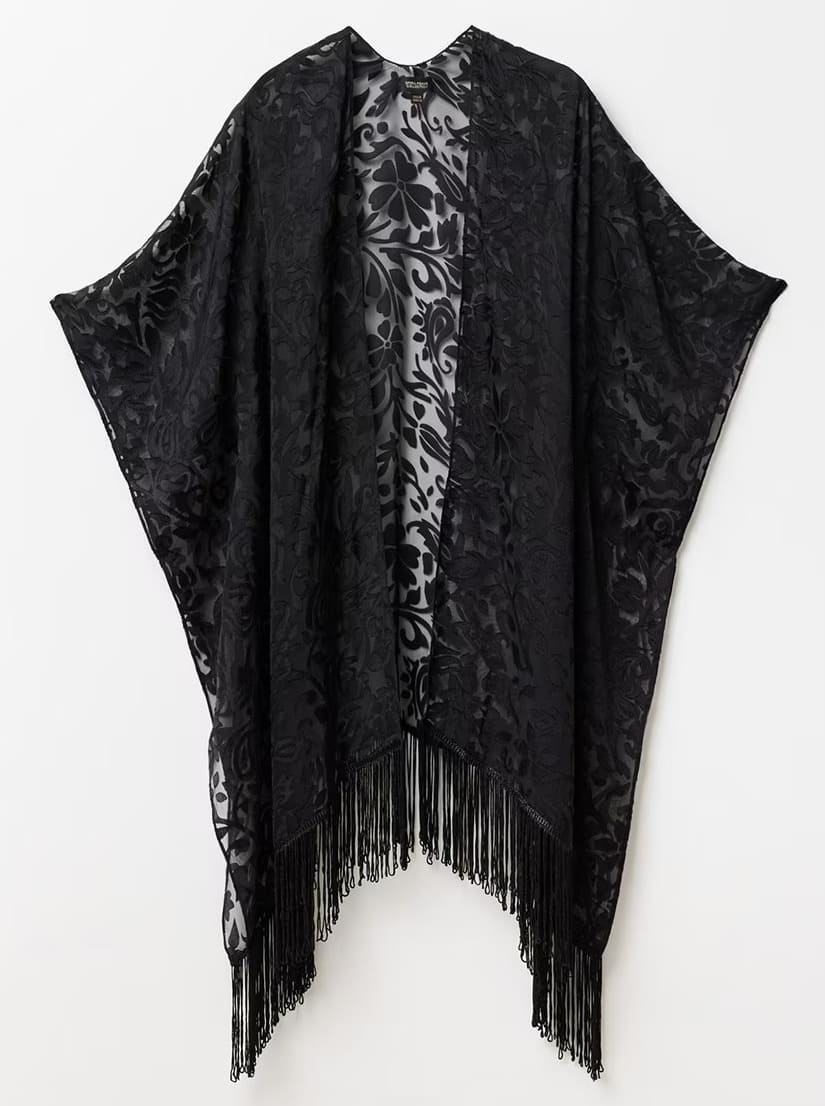 El nuevo kimono devore con flecos y de color negro de Sfera en El Corte Inglés