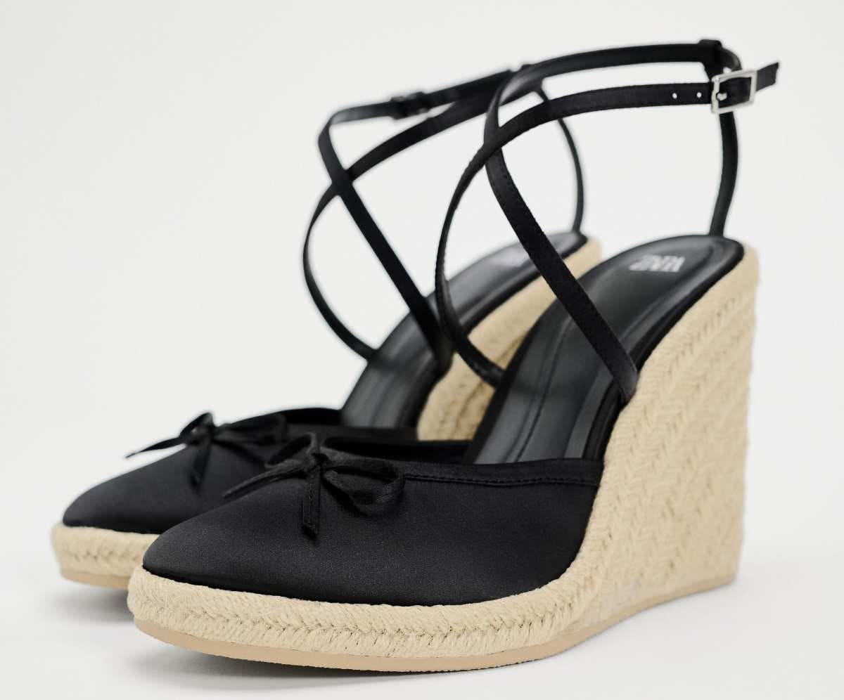 Cuña satinada de Zara