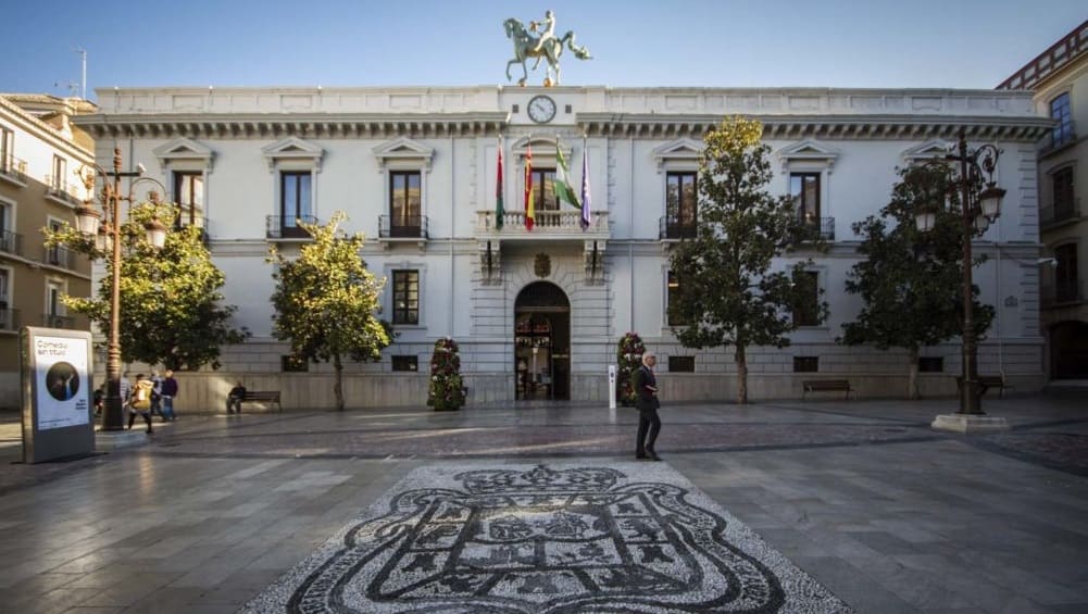 La fachada del Ayuntamiento de Granada