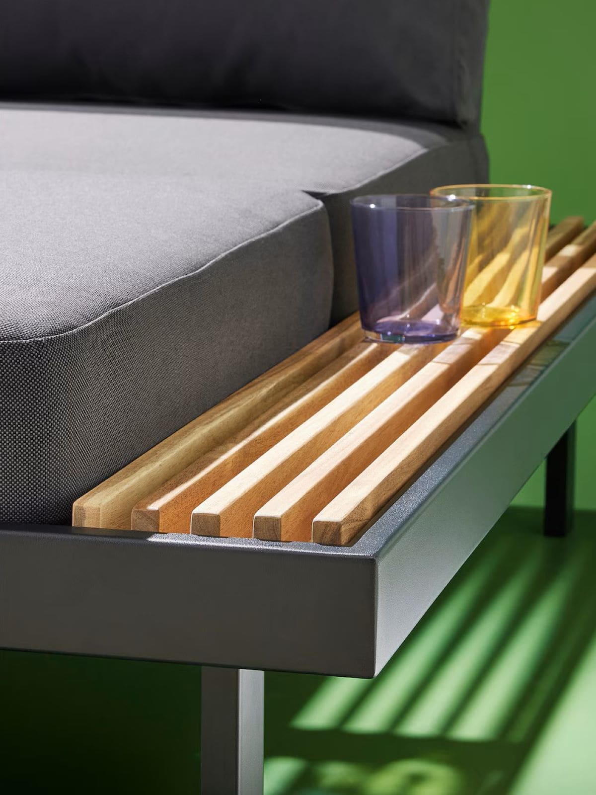 Conjunto de sofá con chaise longue, reposabebidas y mesa de centro REVSKÄR de Ikea