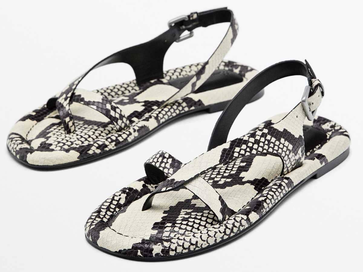 Sandalia plana acolchada de Massimo Dutti