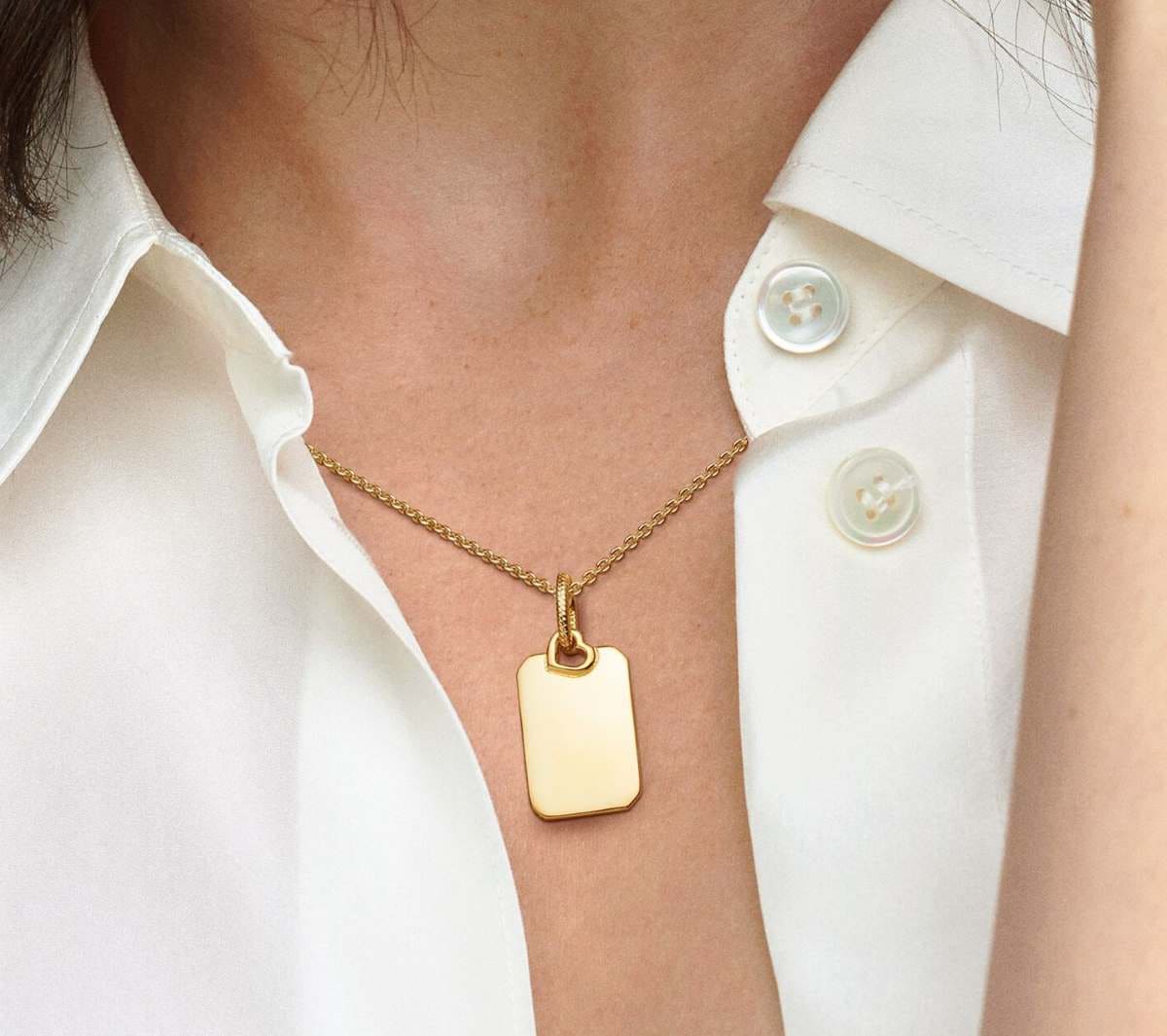 Colgante Etiqueta Rectangular Grabable de Pandora