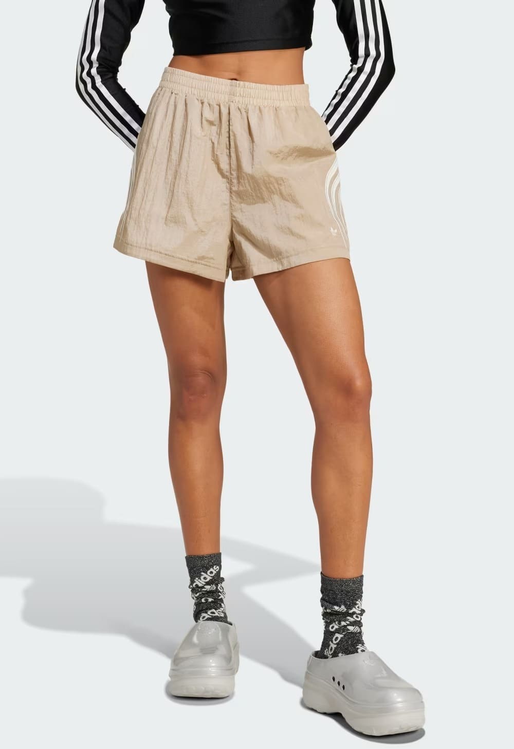 El nuevo pantalón corto Atlanta Cut Line Nylon personalizable de Adidas