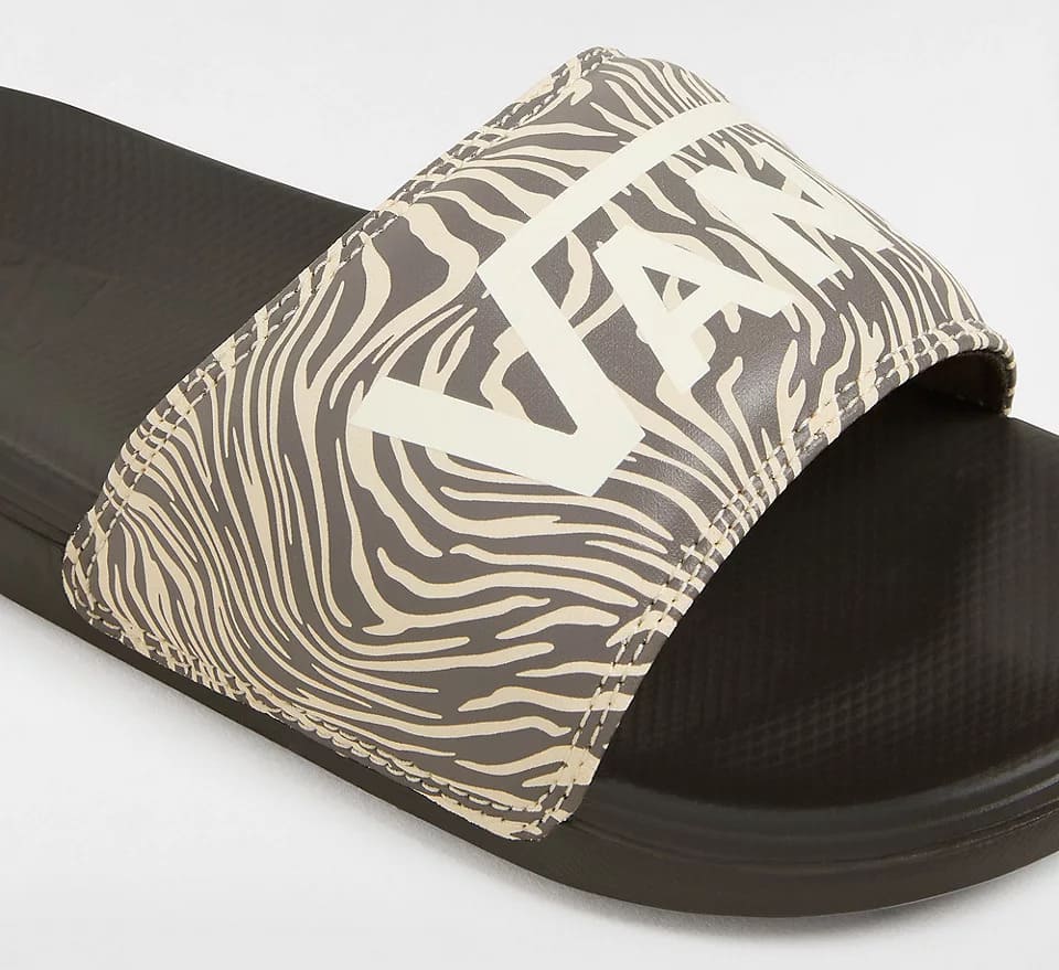Las nuevas chanclas MTE La Costa Slide-on con 'animal print' de Vans