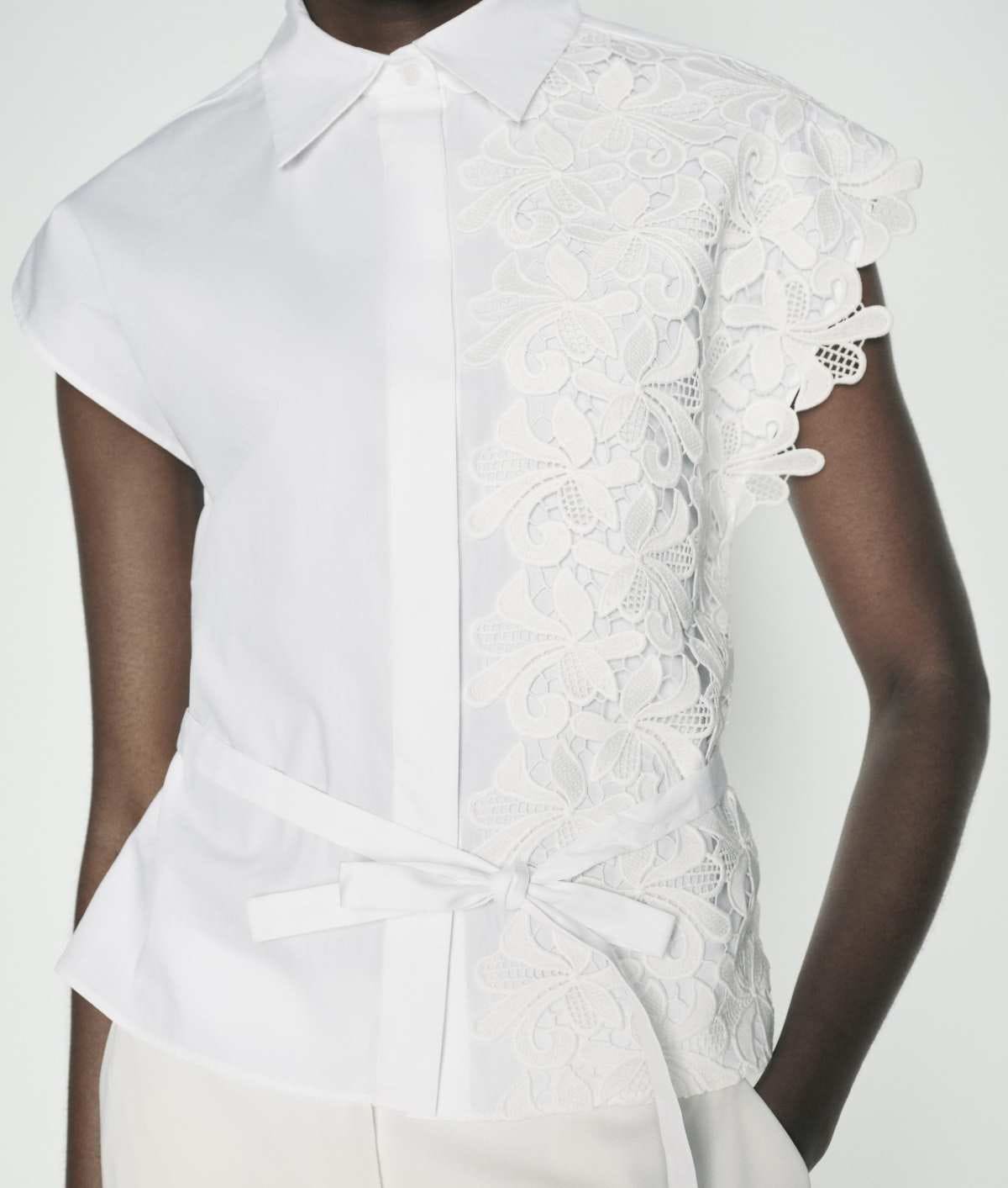 Camisa combinada encaje de Zara