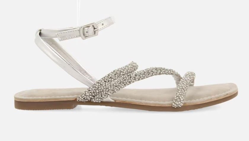 Sandalias planas con detalle de pedrería