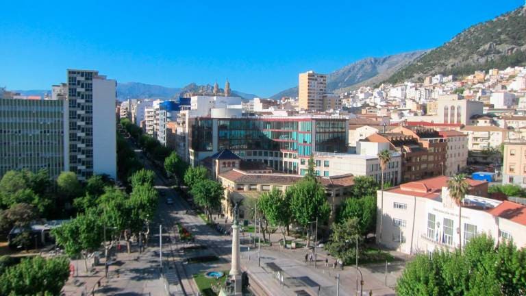 Vista de Jaén desde la plaza de las Batallas (1)