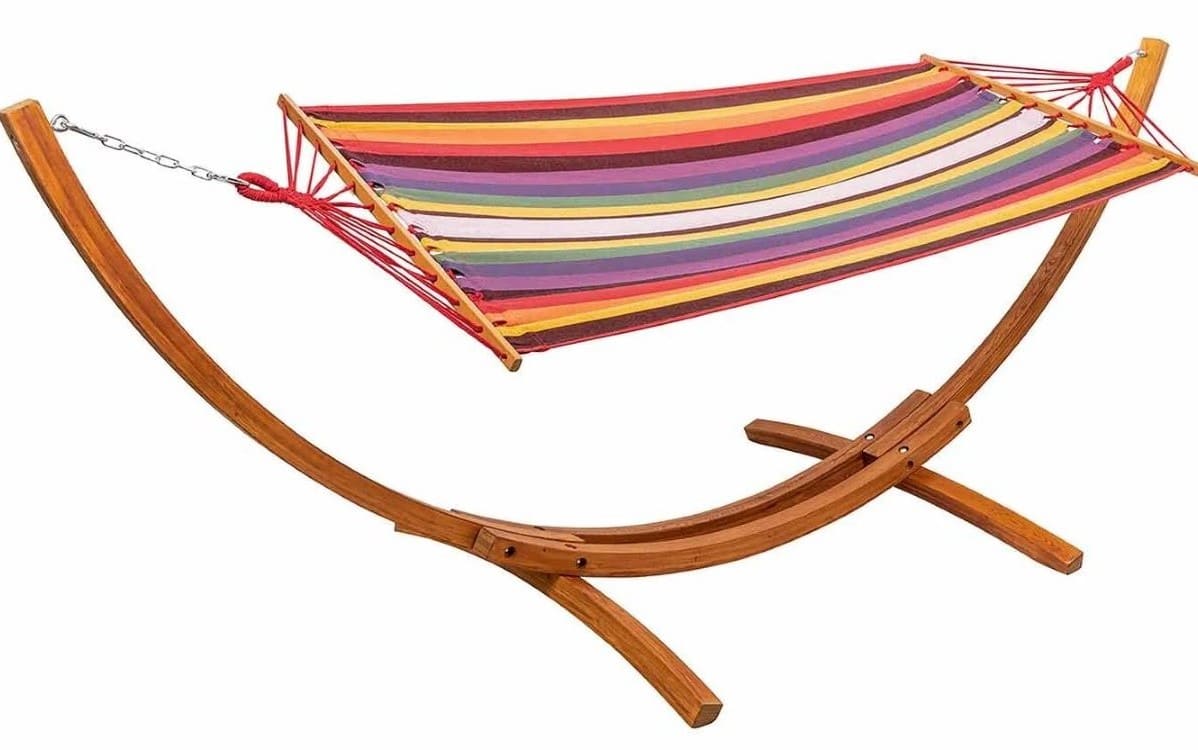 Hamaca con estructura de madera