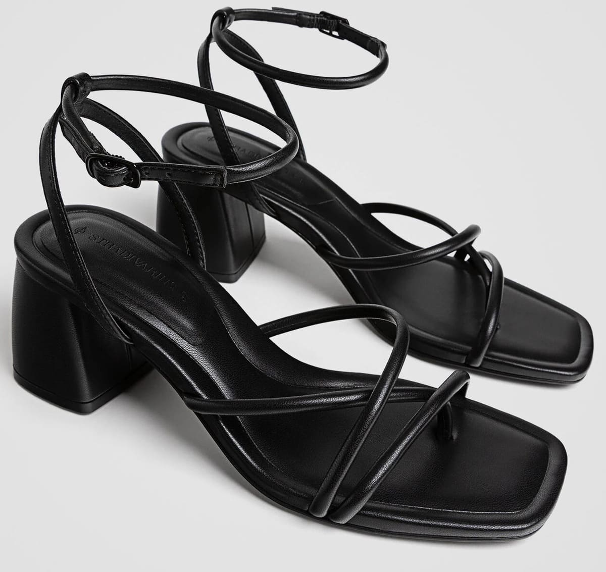 La sandalia con tacón multitiras de Stradivarius