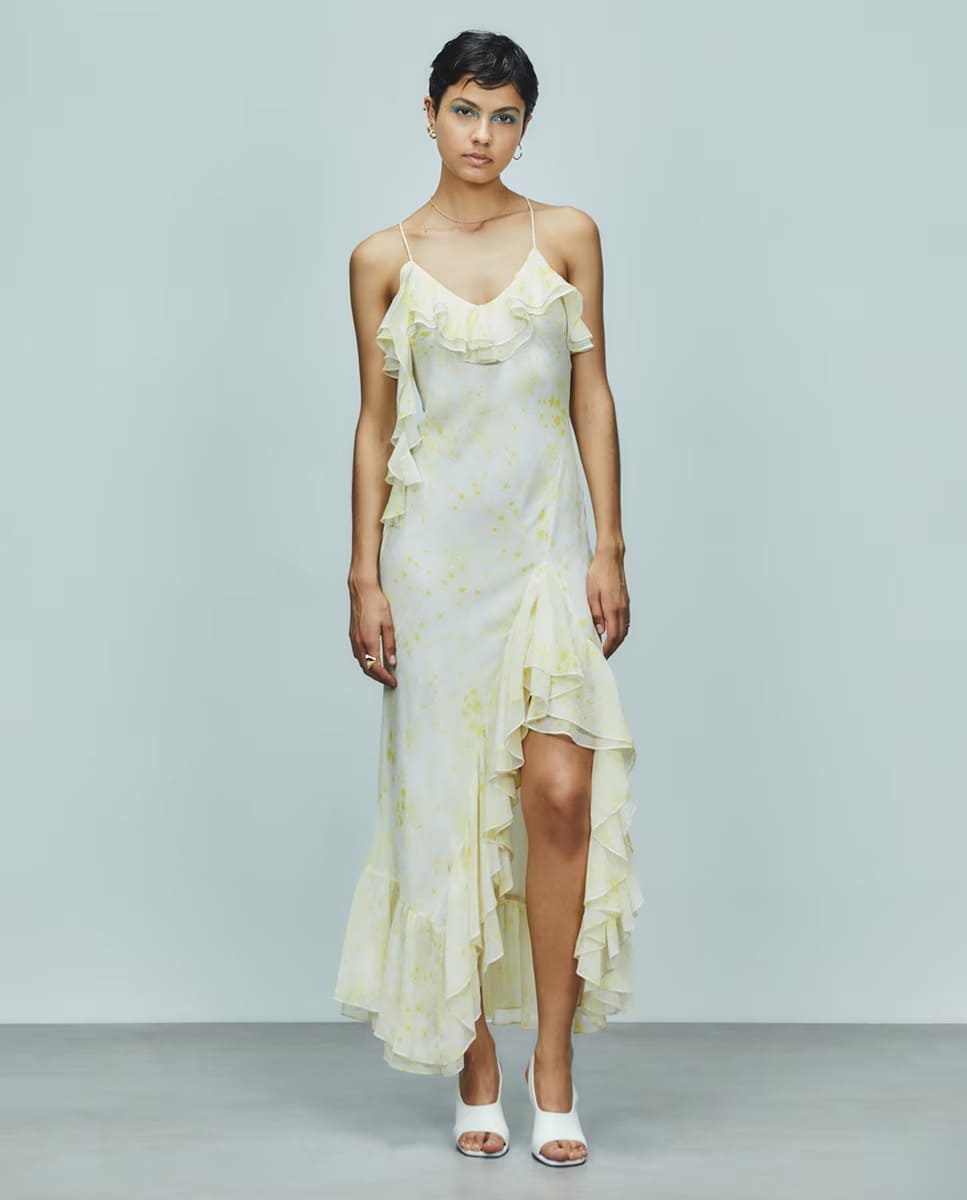 El vestido de tirantes amarillo de Sfera en El Corte Inglés