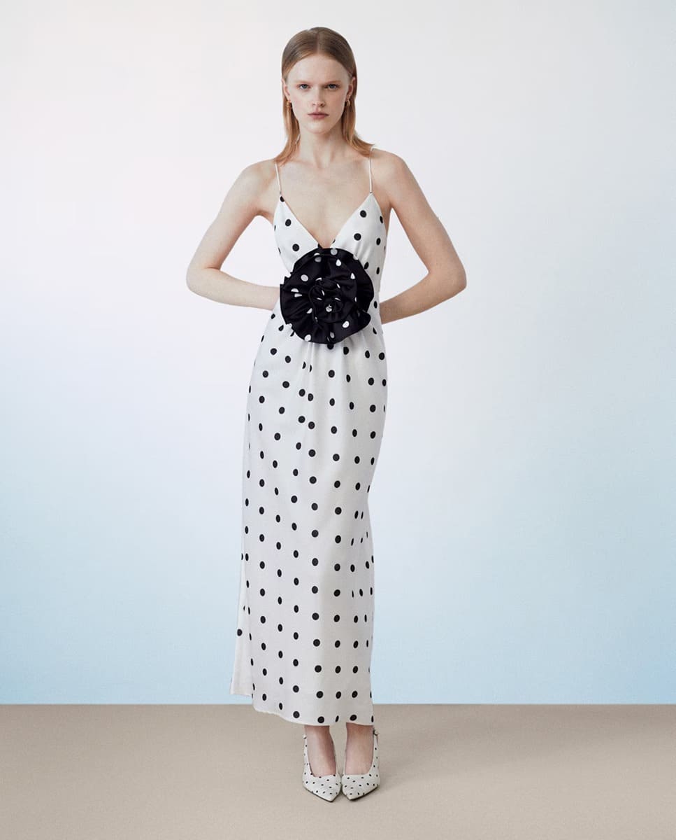 El vestido largo con lunares y flor de Sfera en El Corte Inglés