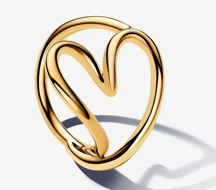 El nuevo anillo Corazón Forma Orgánica de oro de Pandora