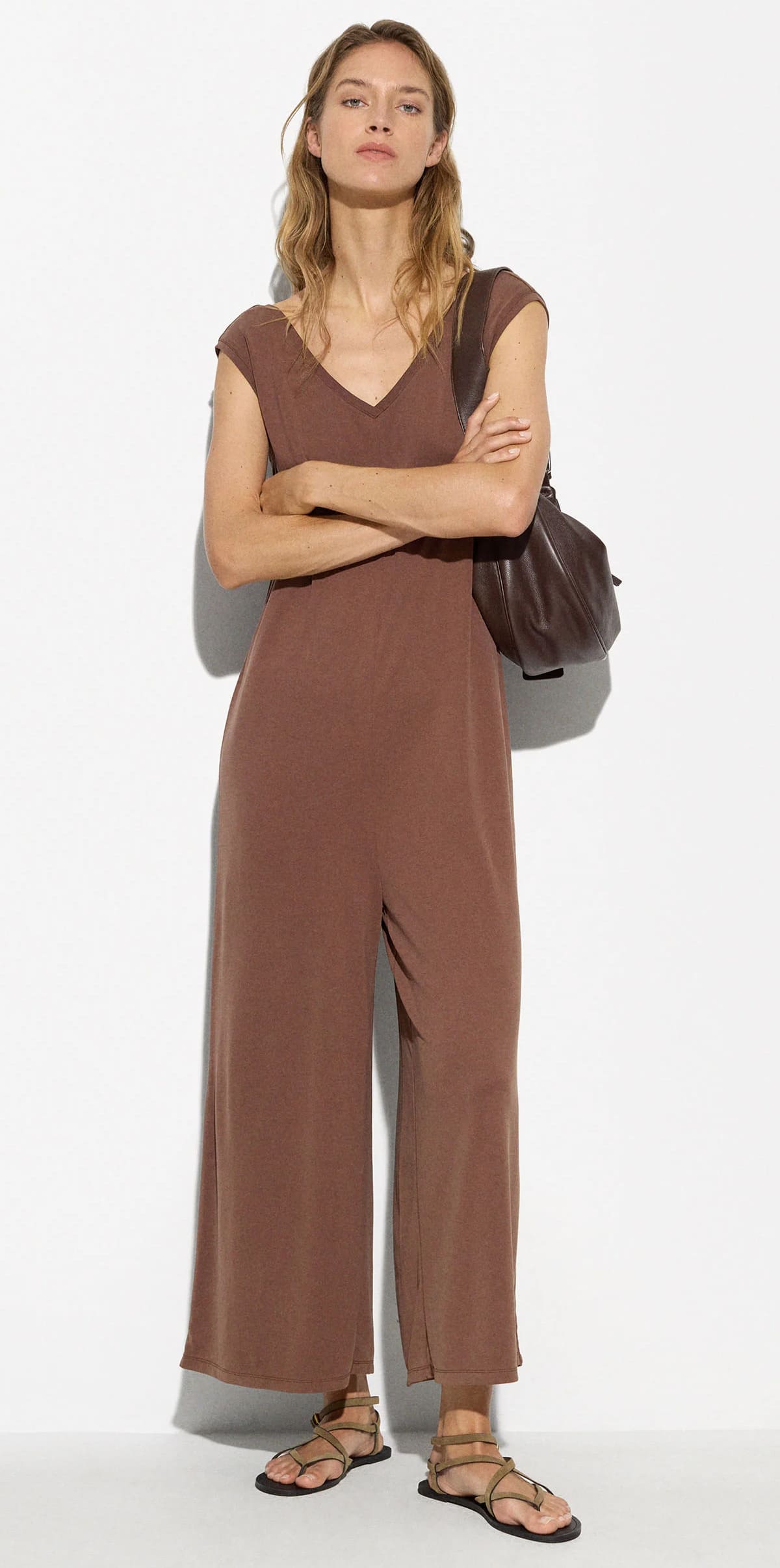 El nuevo mono largo fluido de color marrón de Parfois