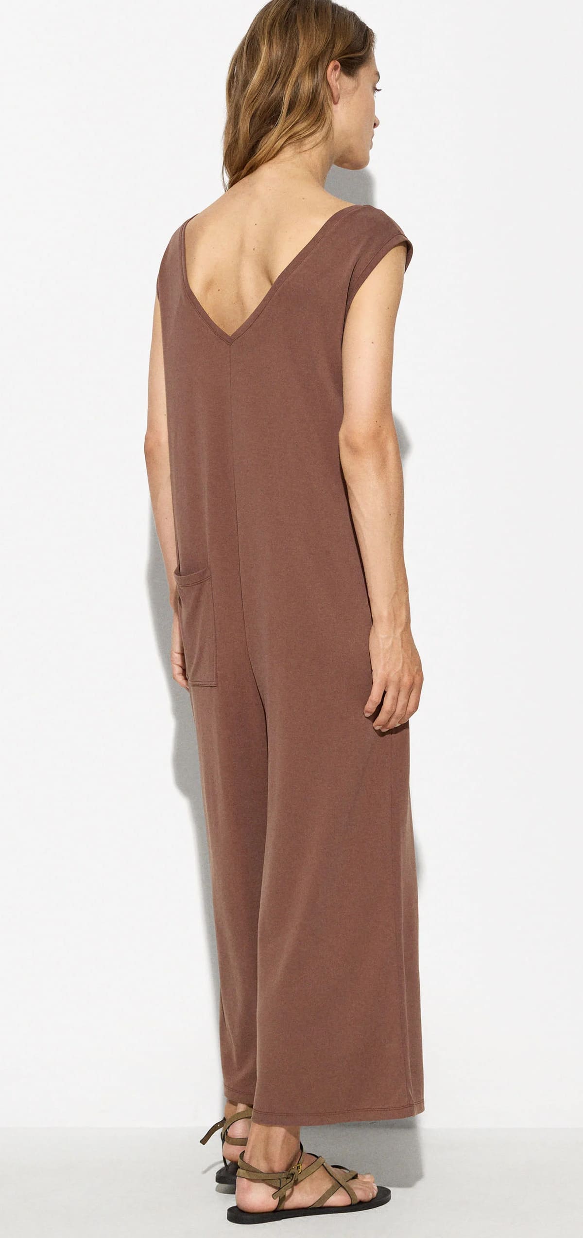 El nuevo mono largo fluido de color marrón de Parfois