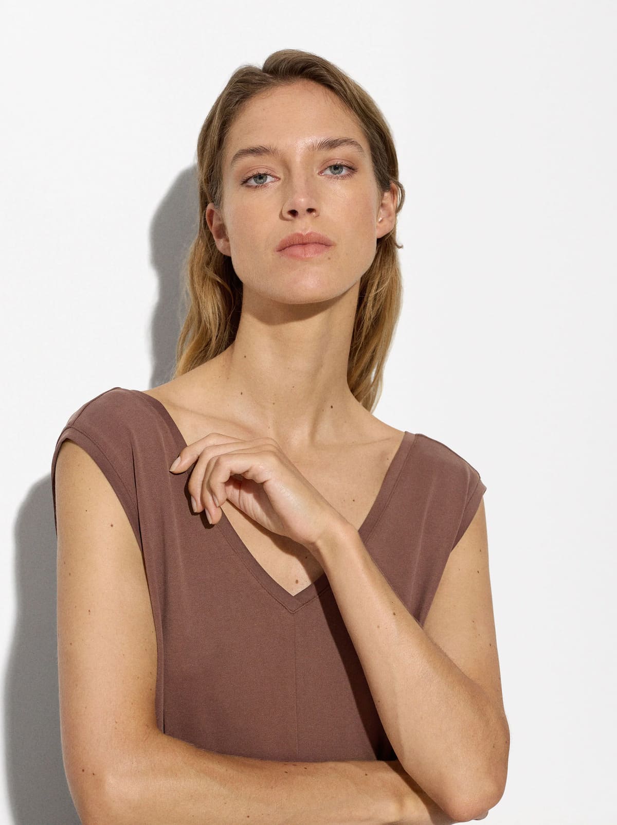 El nuevo mono largo fluido de color marrón de Parfois