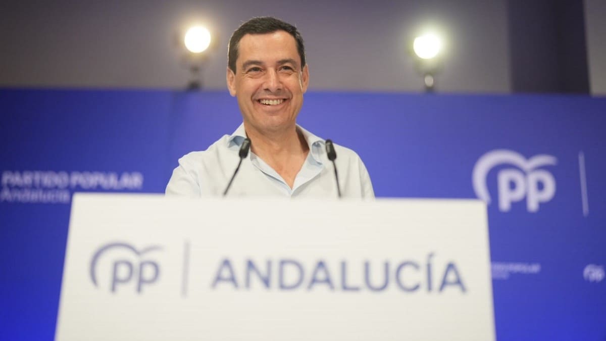 Juanma Moreno se dirige a los asistentes