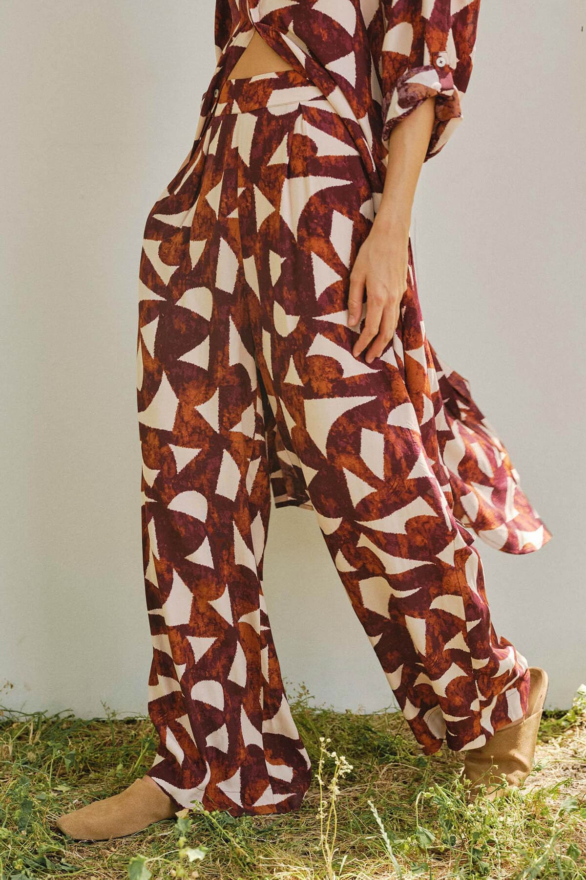 El pantalón tipo palazzo estampado de Sfera