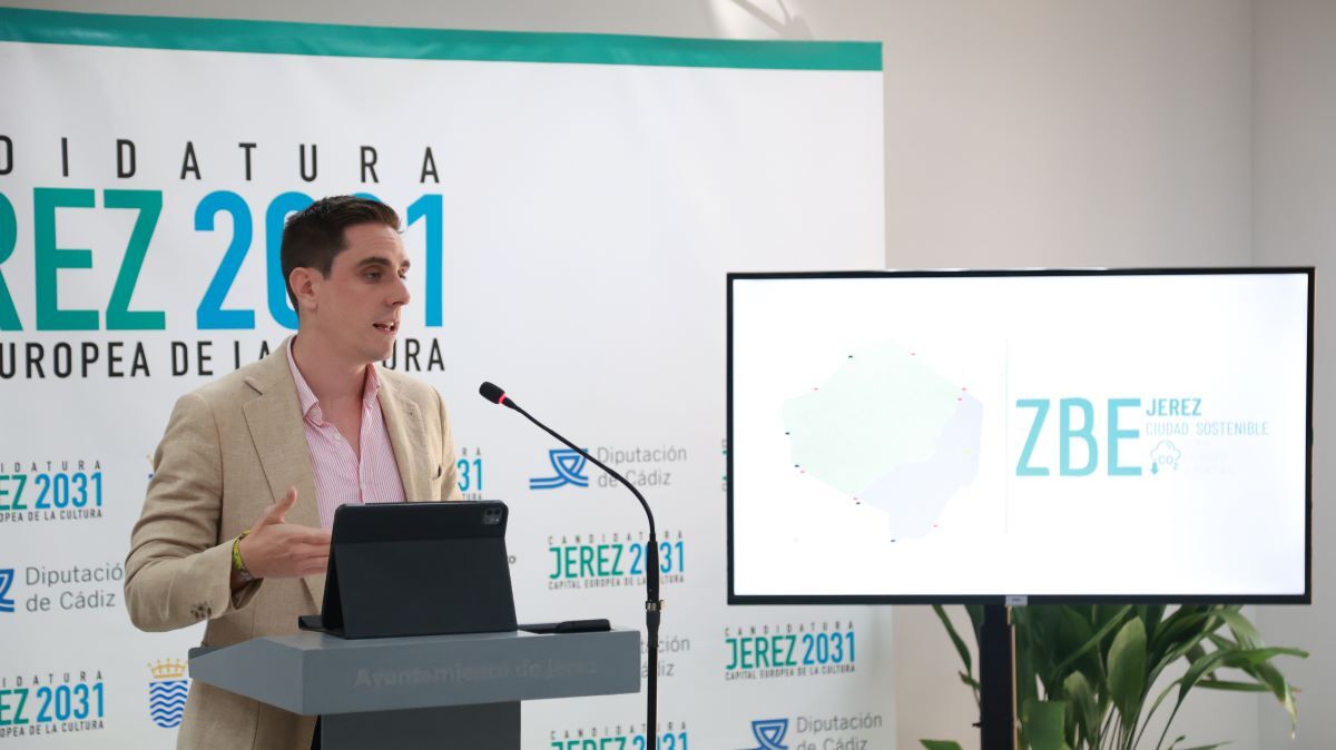 Jaime Espinar presenta la Zona de Bajas Emisiones (ZBE) en Jerez | Cristo García
