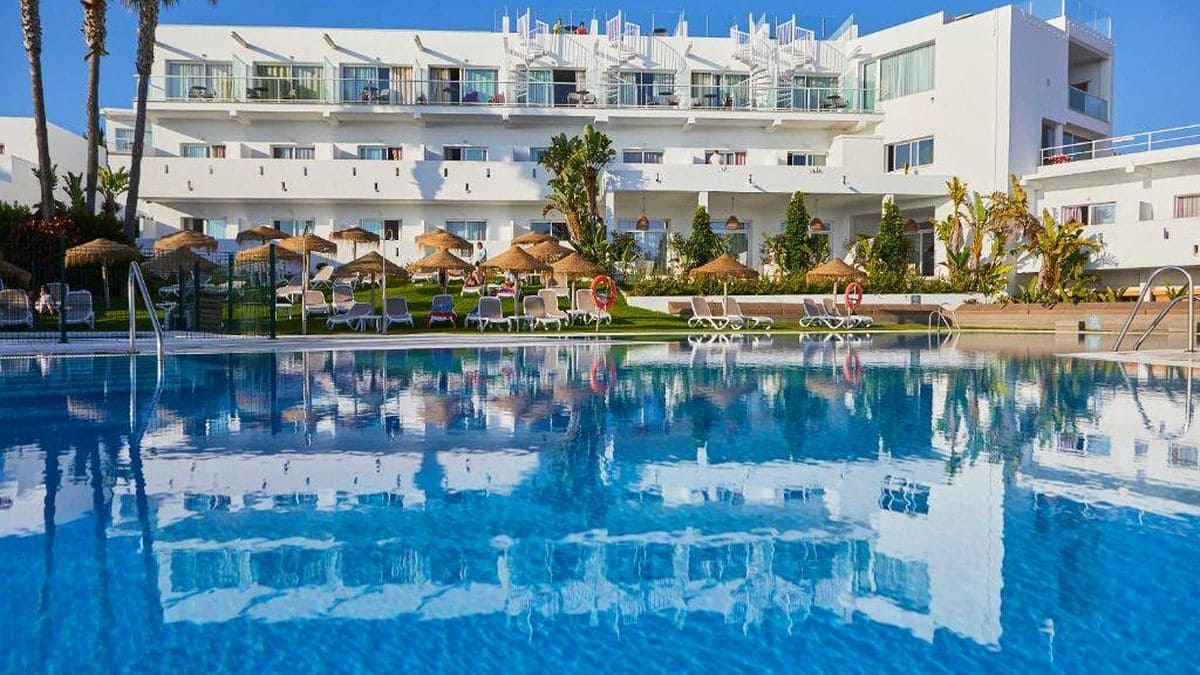 Imagen del interior de un hotel en Conil