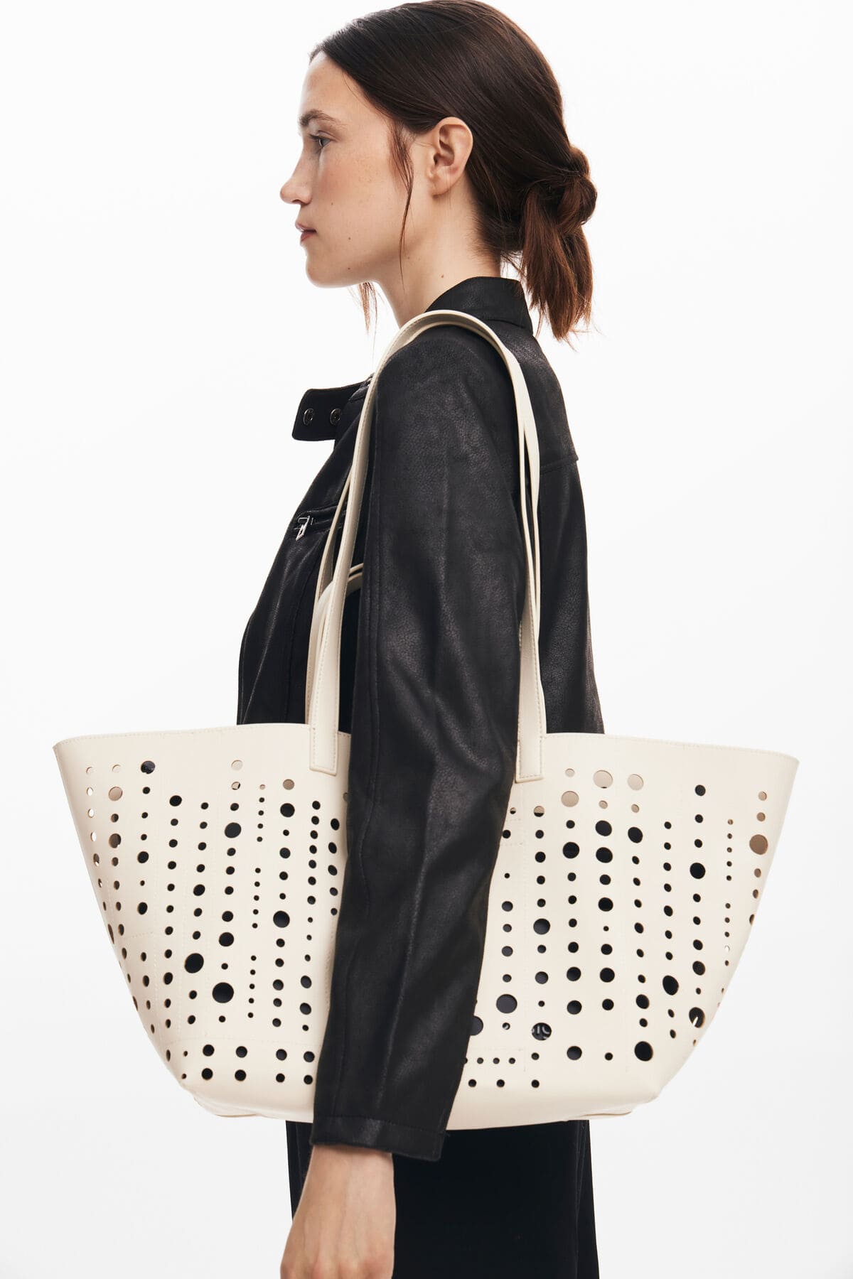 El nuevo bolso shopper con círculos de Desigual