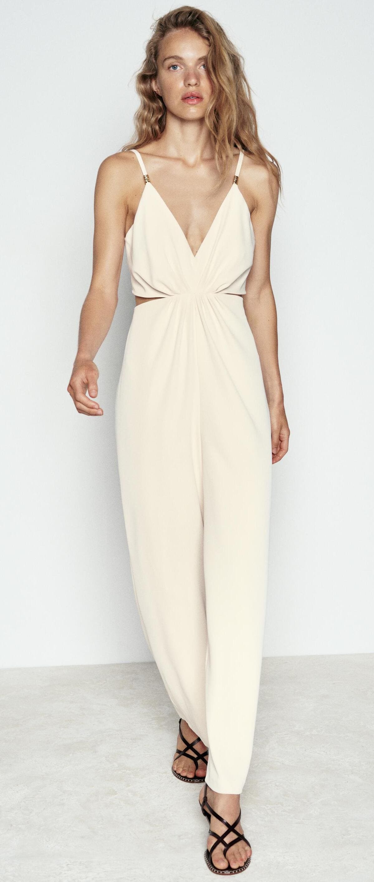 El nuevo mono ancho cut out en color crudo de Zara