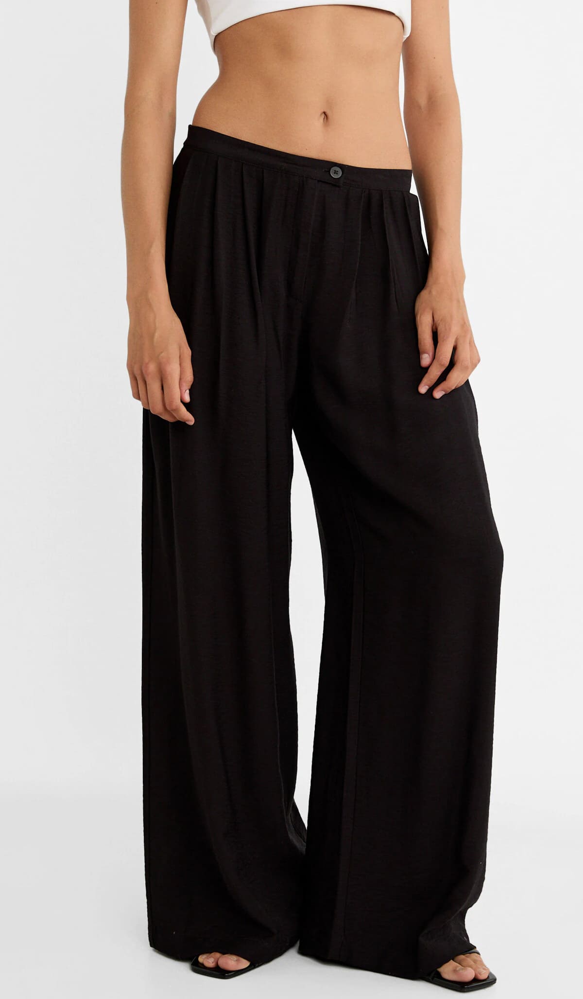 El pantalón fluido palazzo con textura de Stradivarius