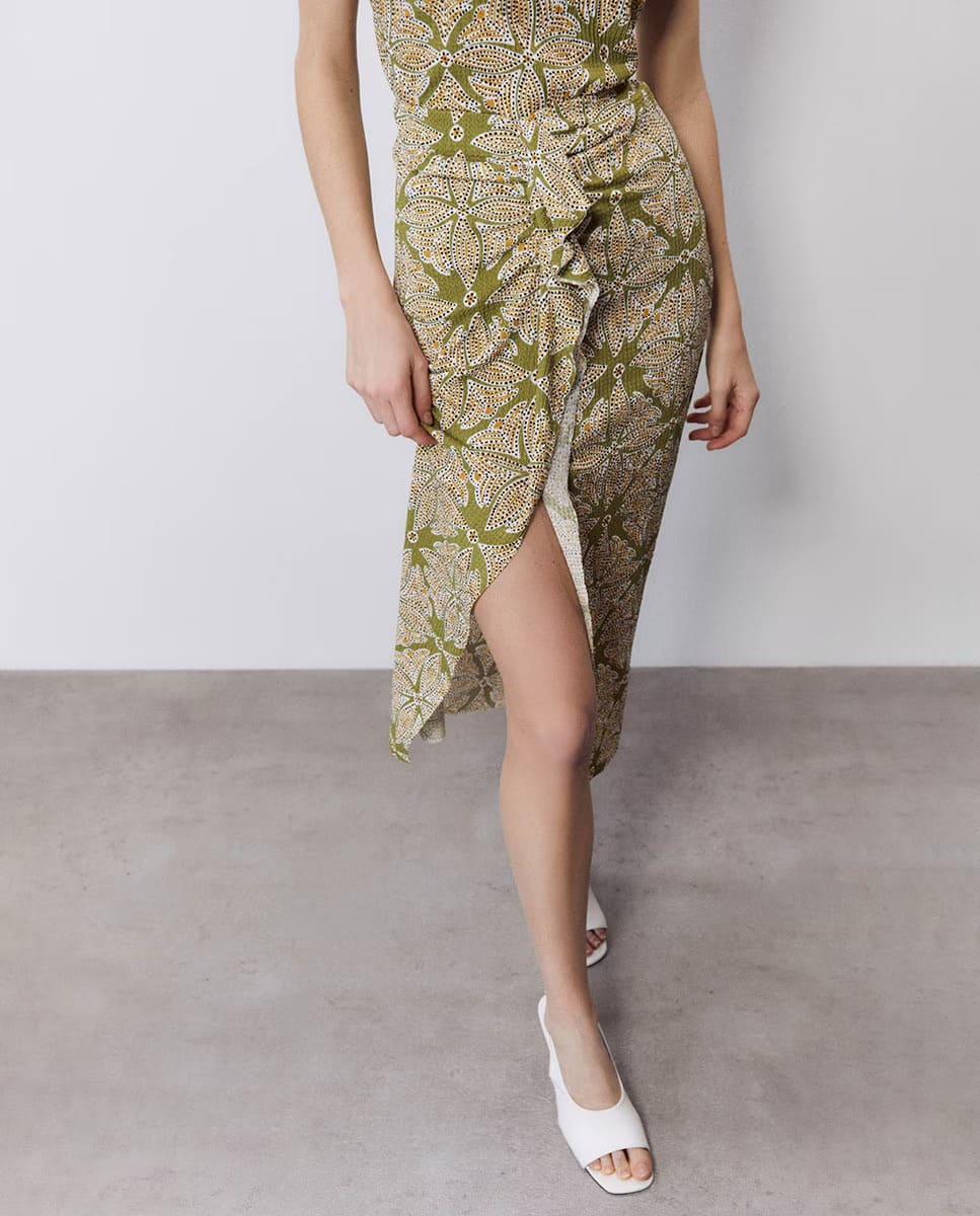 La falda con textura estampada de Sfera en El Corte Inglés