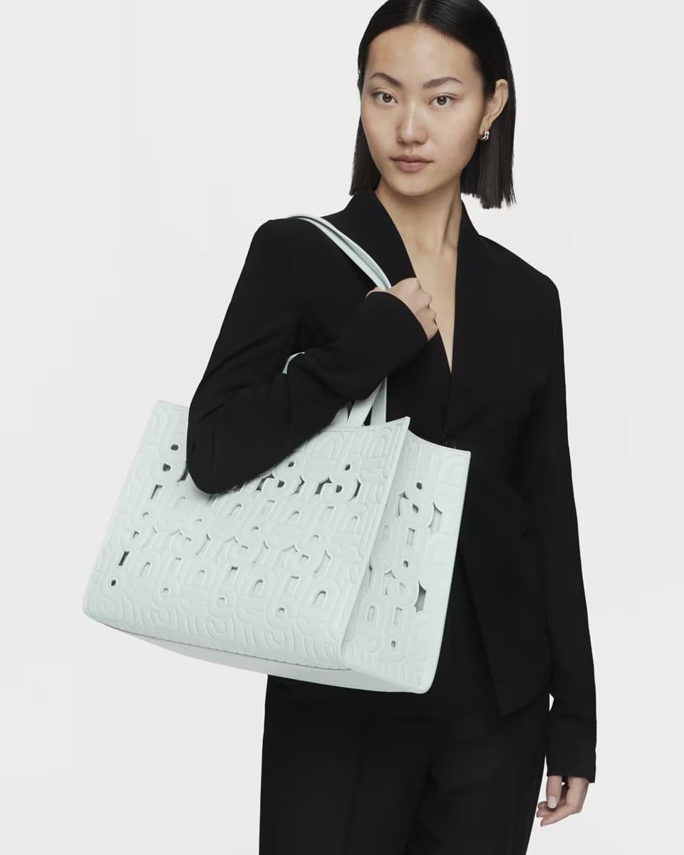 El bolso shopper grande Amaya color azul claro Tous Manifesto Cut