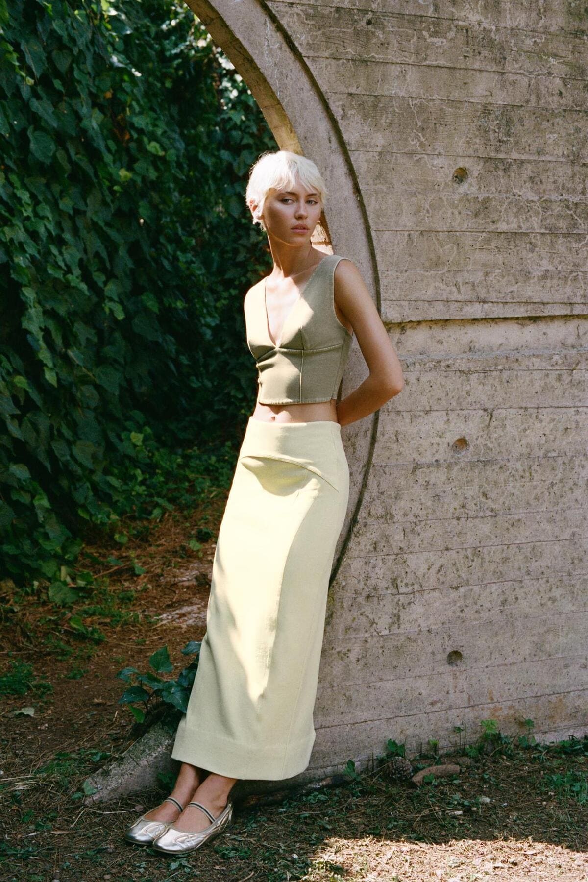 El nuevo top interlock con efecto lavado color verde caqui de Zara