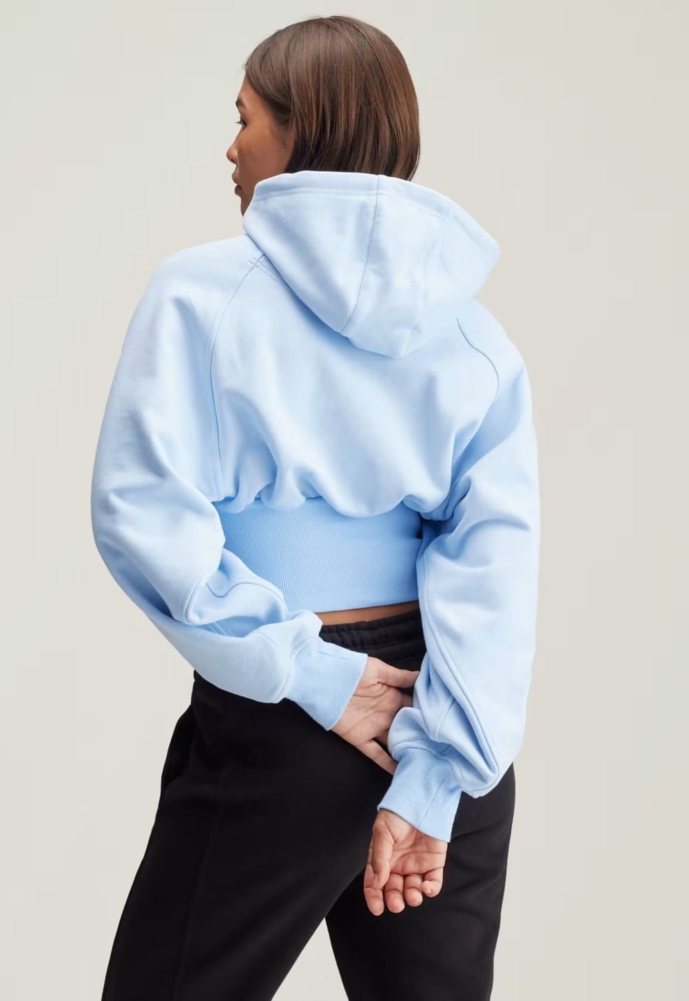 La nueva sudadera corta con capucha Adidas by Stella McCartney