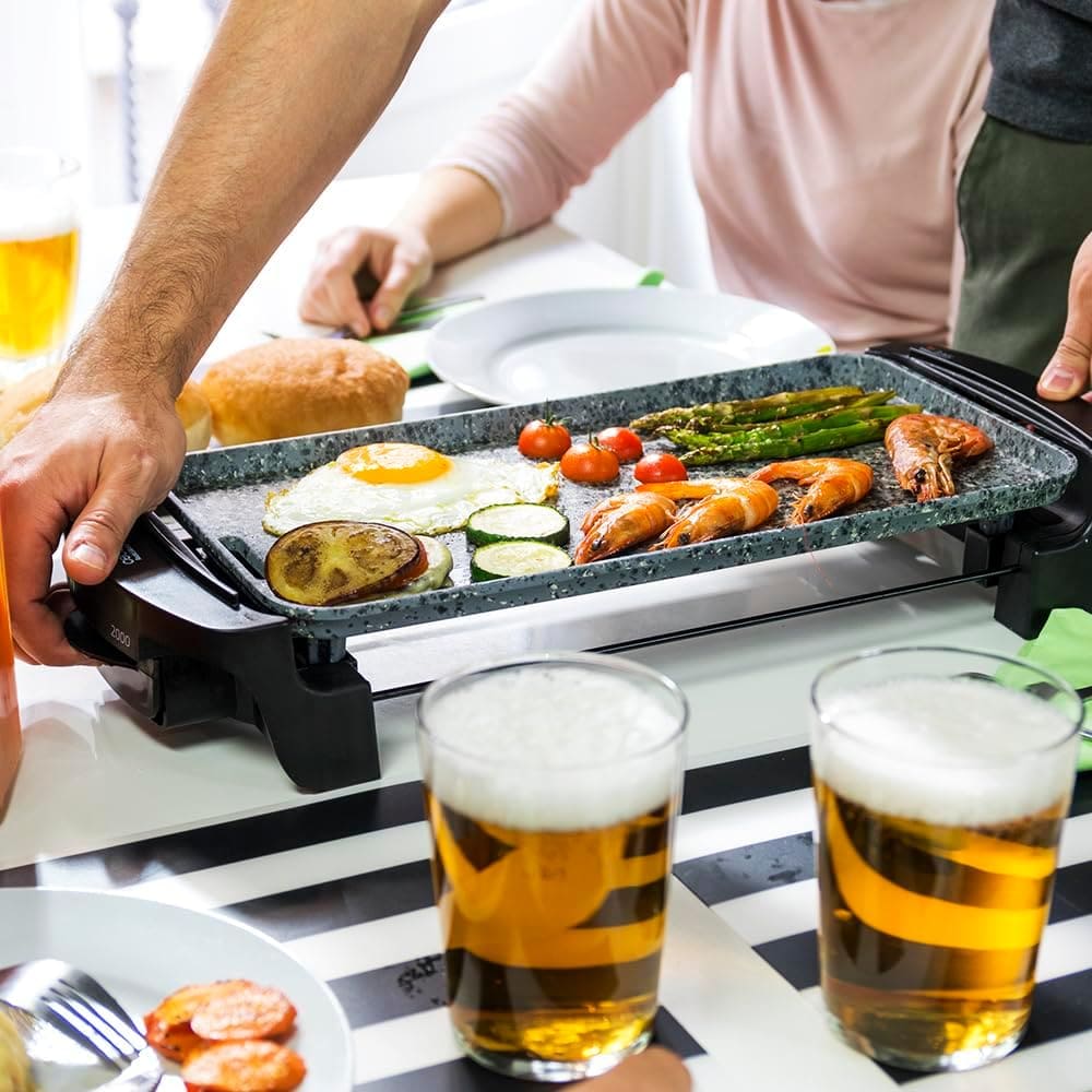 La plancha eléctrica Rock&Water 2000 con 1800 W y revestimiento de piedra de Cecotec en Amazon