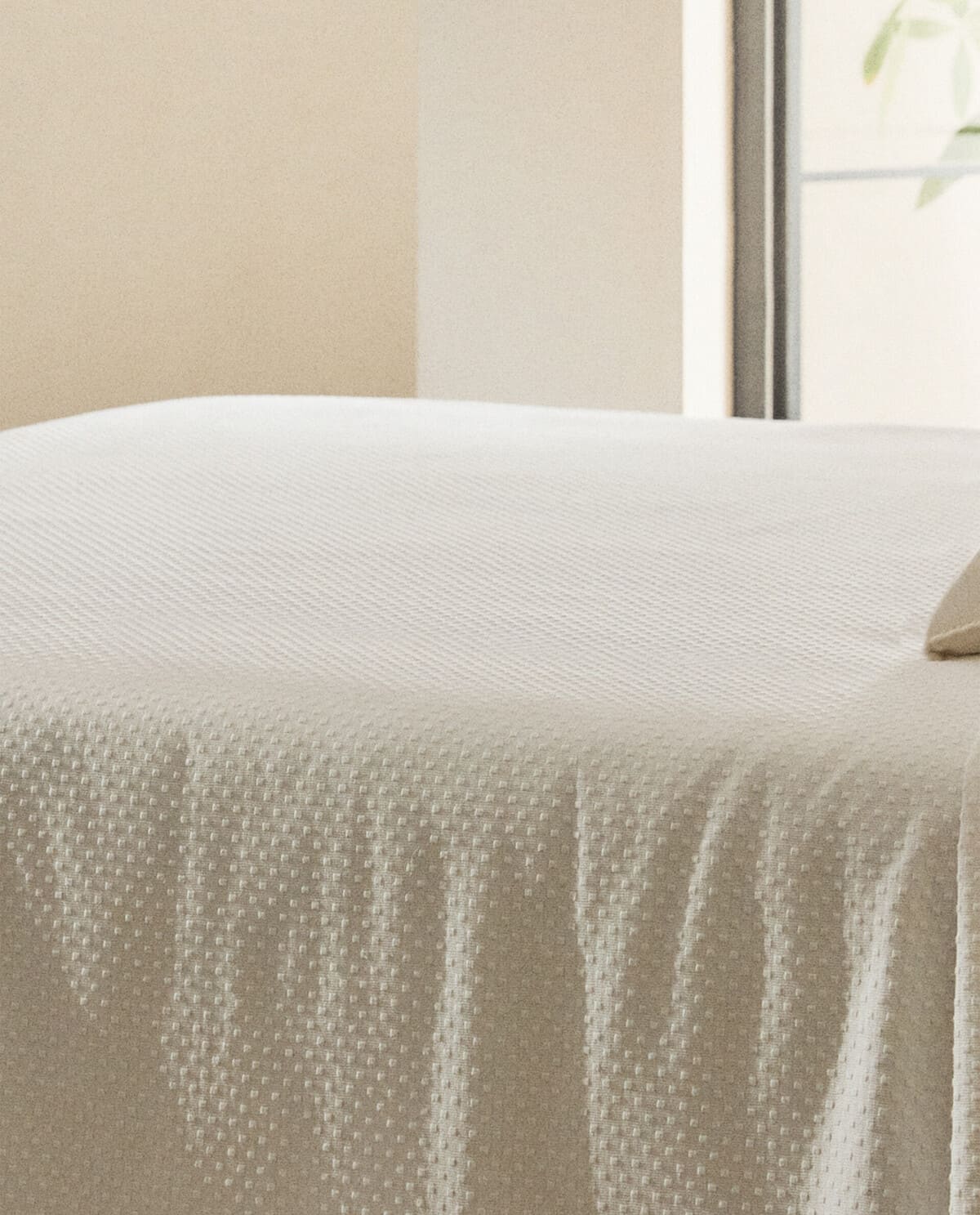 Colcha con diseño de puntos