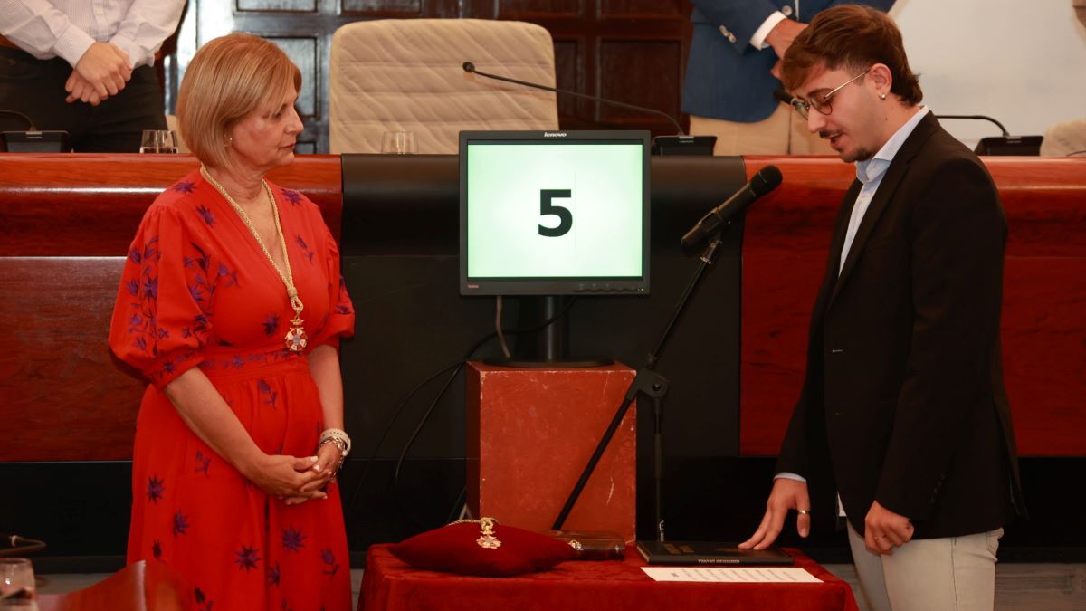 Gabriel Fabregat toma posesión de su cargo como concejal del Ayuntamiento de Jerez | Cristo García