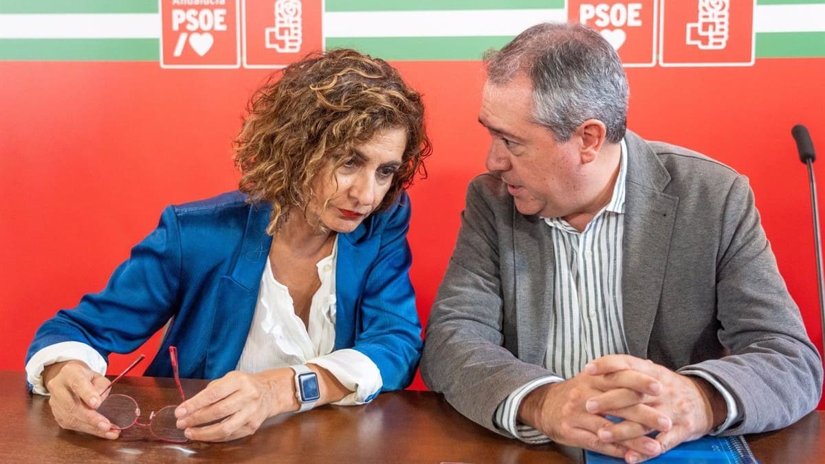 María Jesús Montero, junto a Juan Espadas