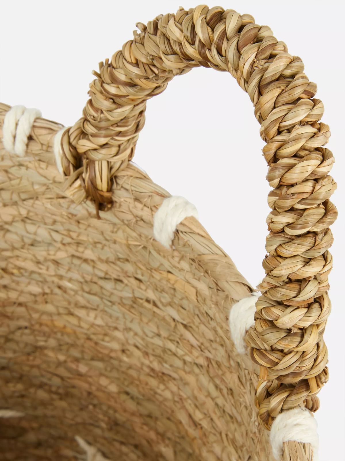 La cesta de cuerda tejida con detalle de ganchillo de Primark