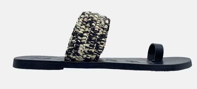 Sandalias planas con puntera redonda, tira trenzada y tira de dedo