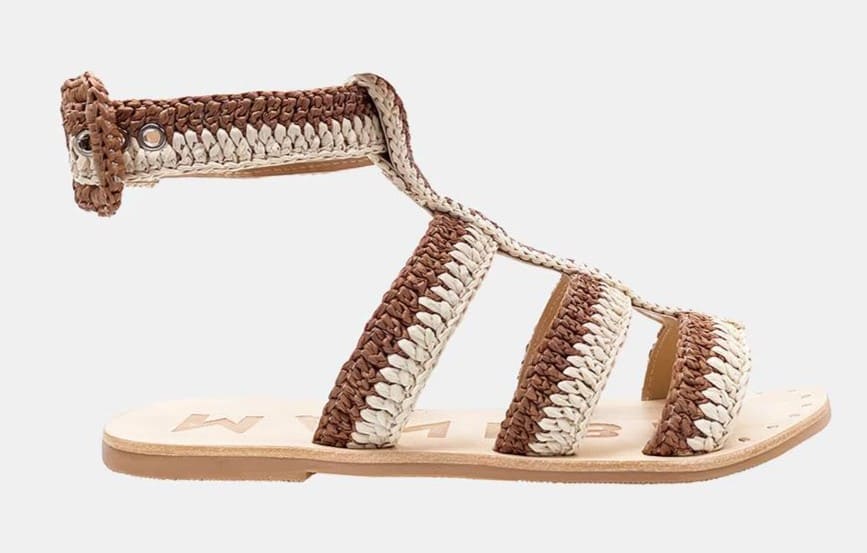 Sandalias planas en rafia con tiras trenzadas y pulsera al tobillo más hebilla