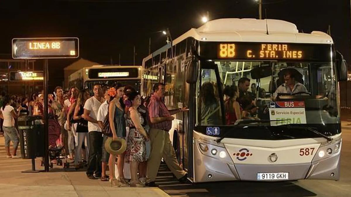 El transporte público, la mejor opción para llegar a la Feria de Málaga